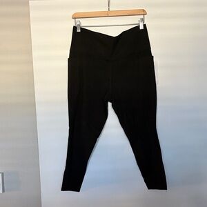 Athleta Salutation Stash Pocket 7/8 Tight